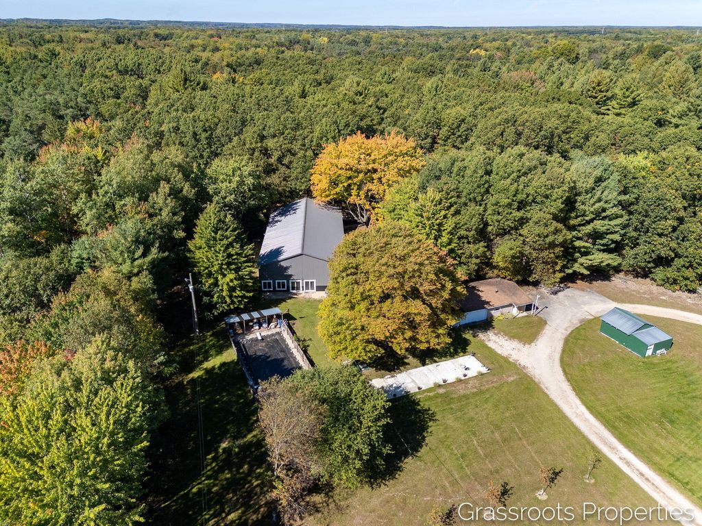 13855 Lincoln Lake Avenue Ne, Gowen