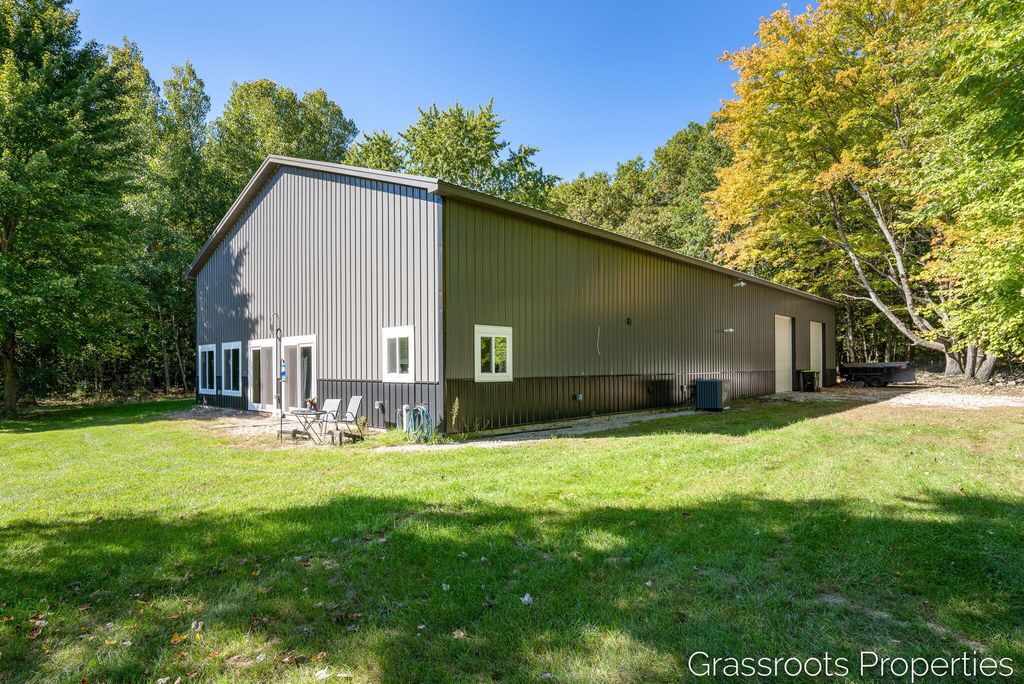 13855 Lincoln Lake Avenue Ne, Gowen