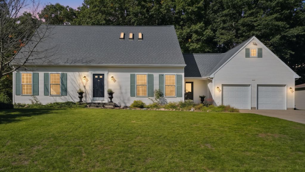 5427 N Silverstone Drive Ne, Comstock Park