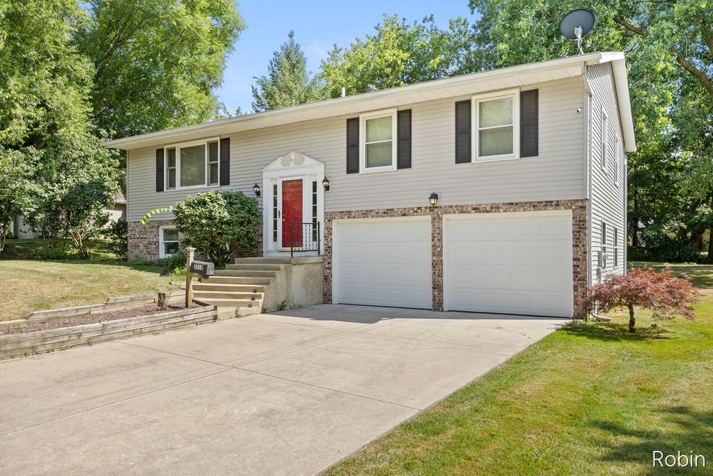 2210 Skyline Drive Nw, Grand Rapids