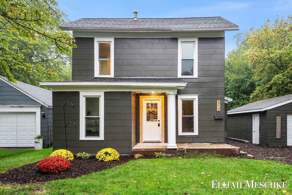 312 N Smith Street, Greenville