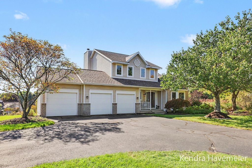 2480 Rolling Meadow Drive Ne, Belmont