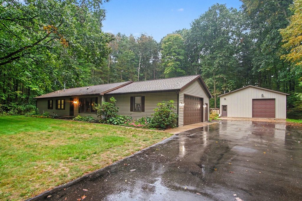 2202 11 Mile Road Ne, Rockford
