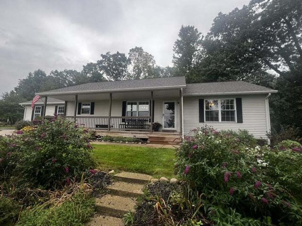 102 Hunters Trail Court, Middleville