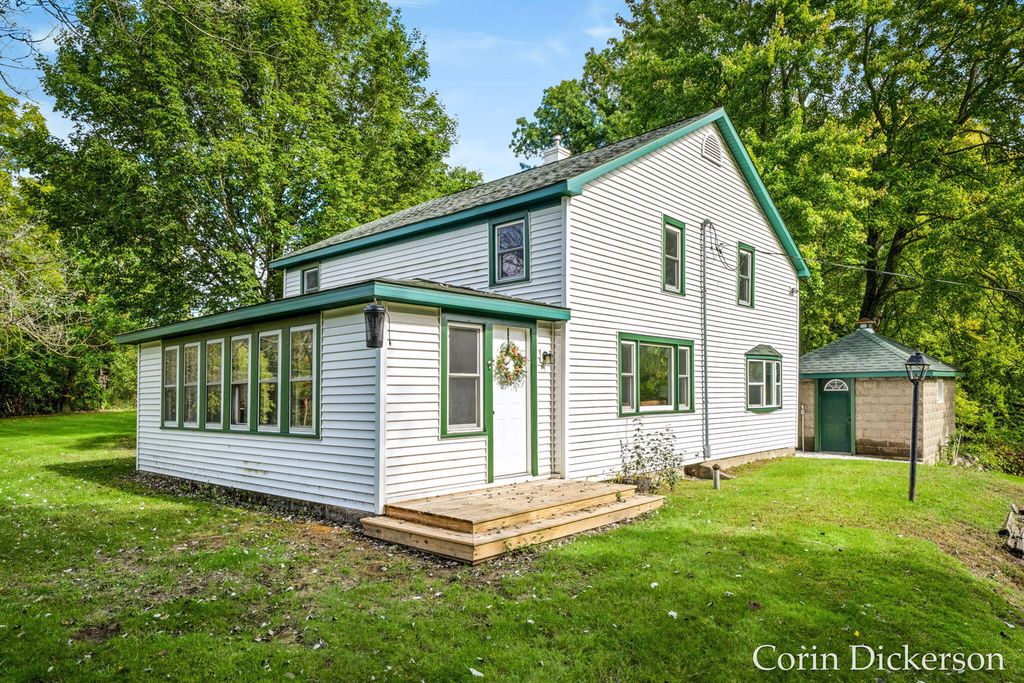 10860 Douglas Avenue, Plainwell