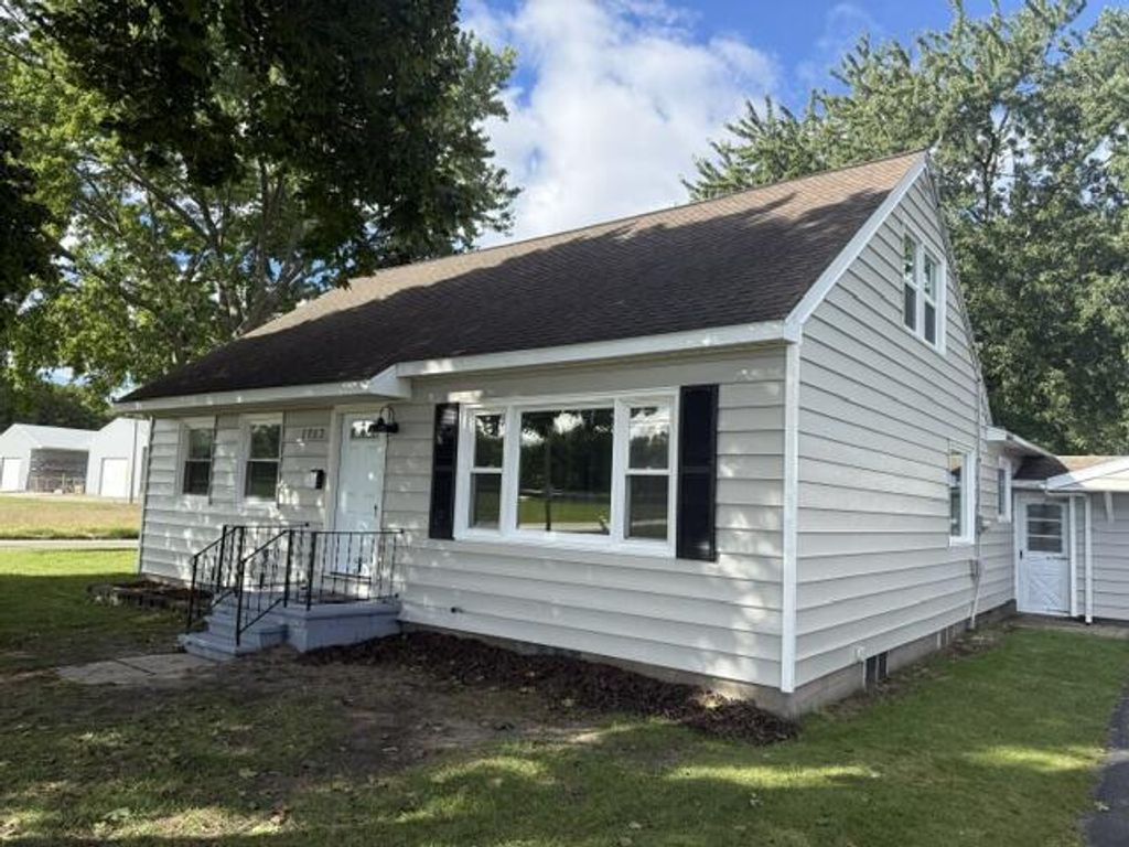 1782 Vine Street, Manistee