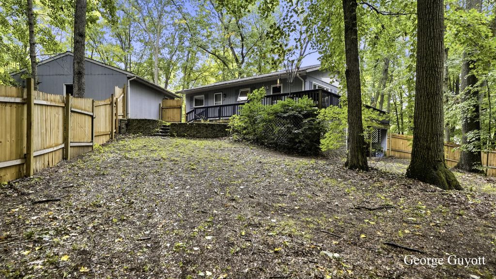 10691 W Dickerson Lake Road W, Gowen