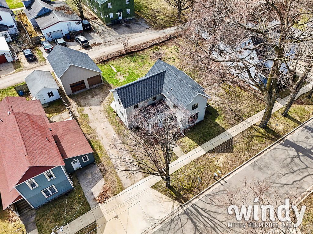 329 Elm Street, Watervliet