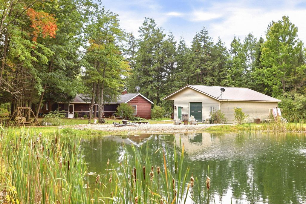 131 N Mud Lake Road, West Branch