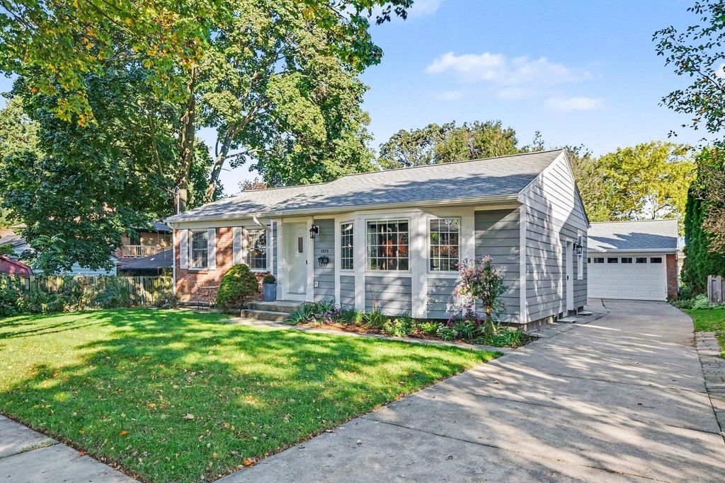 1573 E Terrace Street Ne, Grand Rapids