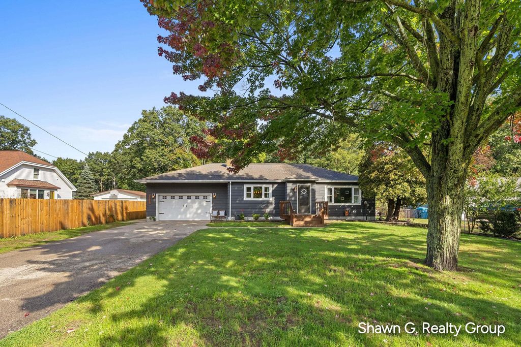 15691 Pruin Street, Spring Lake