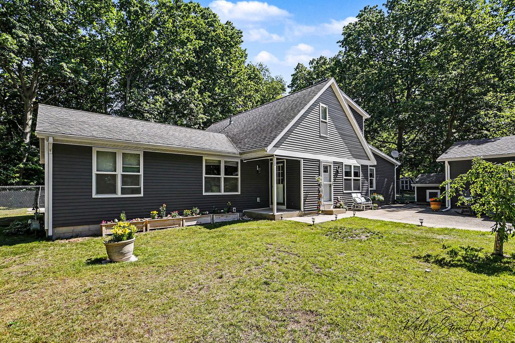 17566 Blue Star Highway, South Haven
