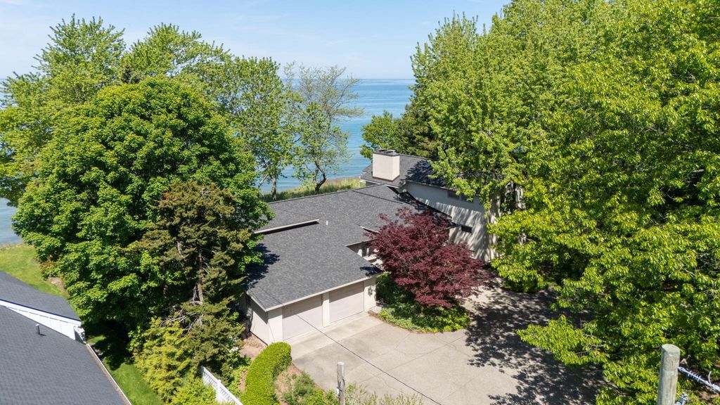 6129 Lakeshore Avenue, West Olive