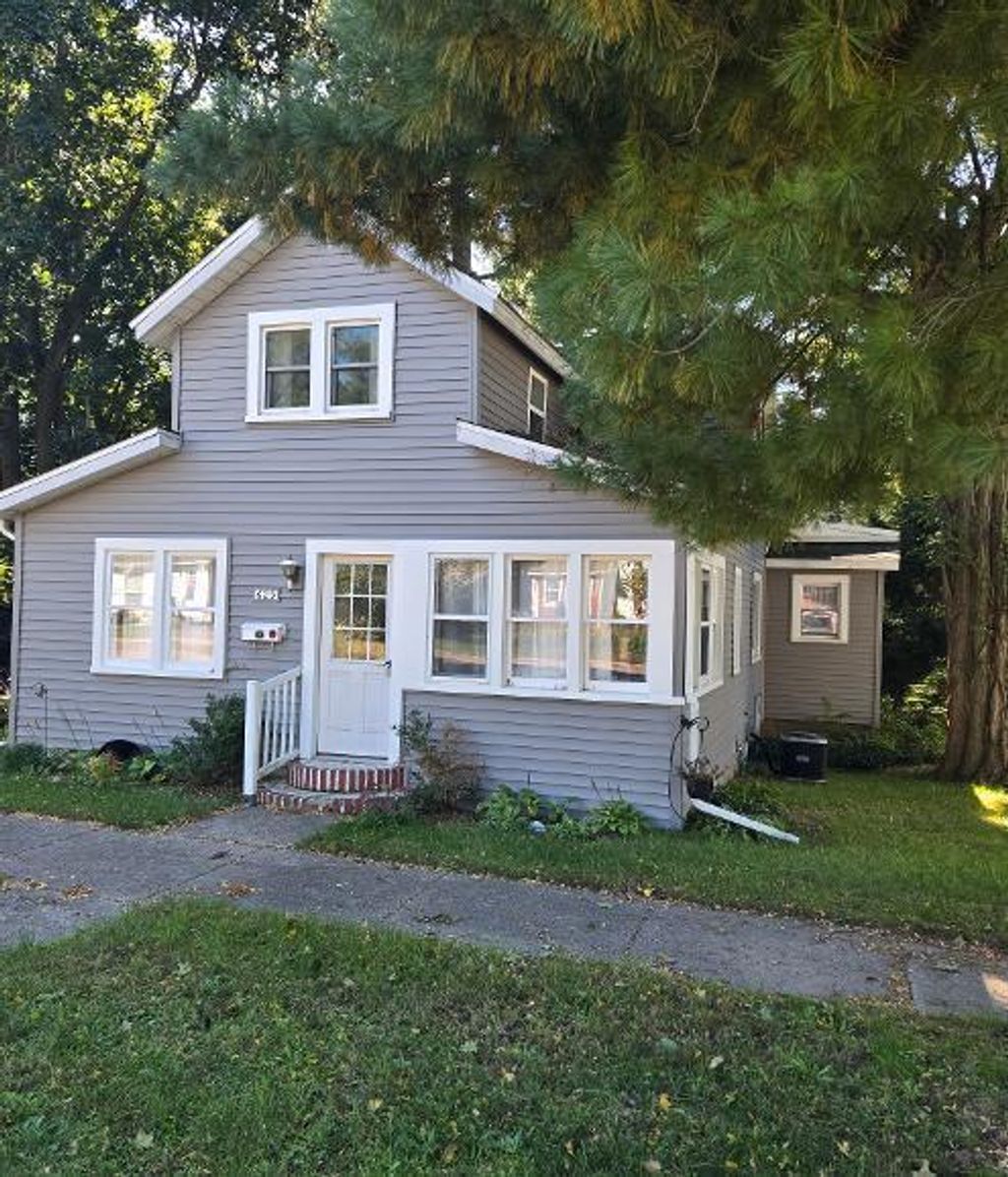 629 W Maple Street, Wayland