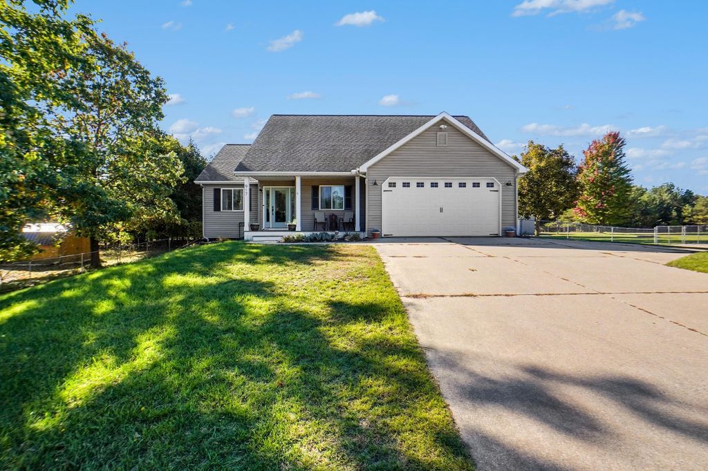 917 N Cherry Street, Evart