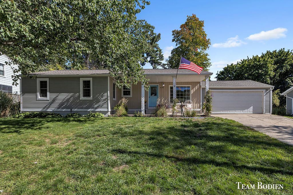 4598 Meryton Avenue Nw, Comstock Park