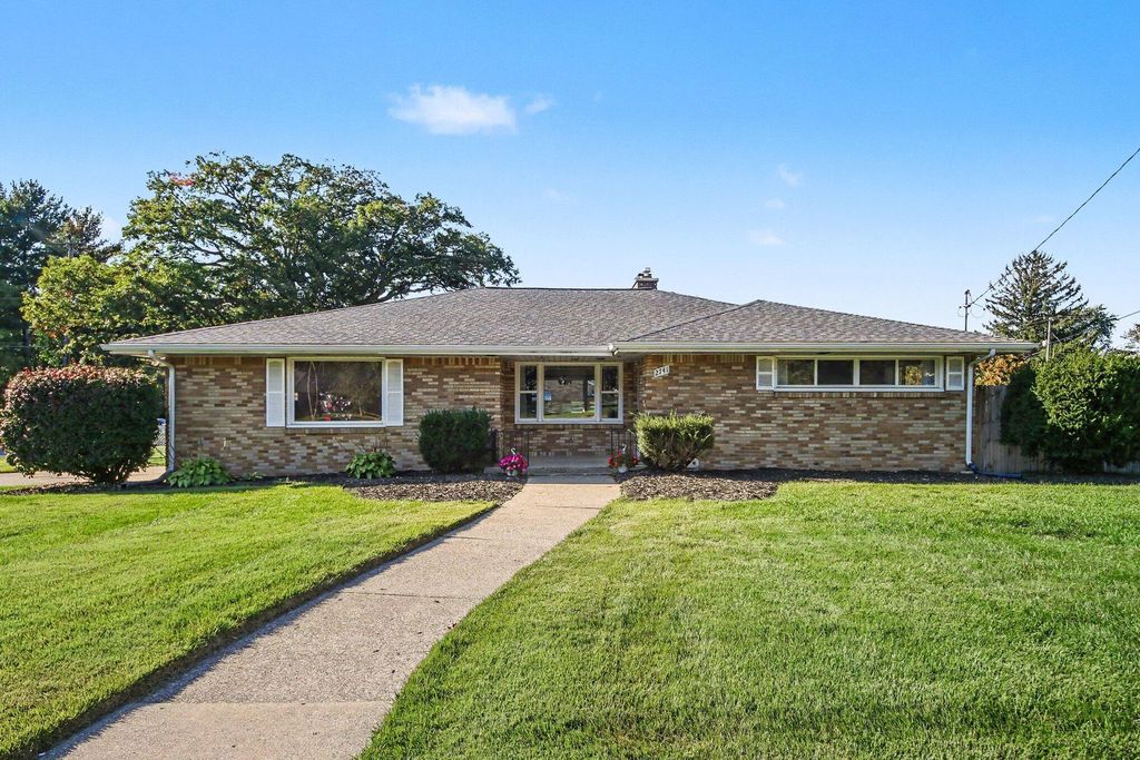 2741 Plainfield Avenue Ne, Grand Rapids