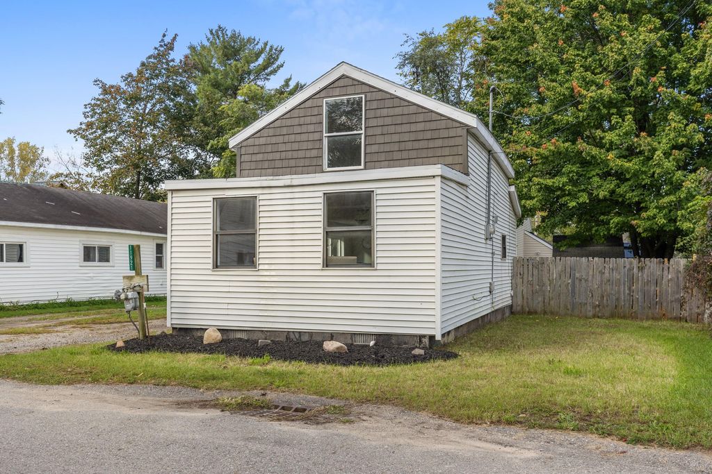 11921 Roxbury Drive Ne, Sparta