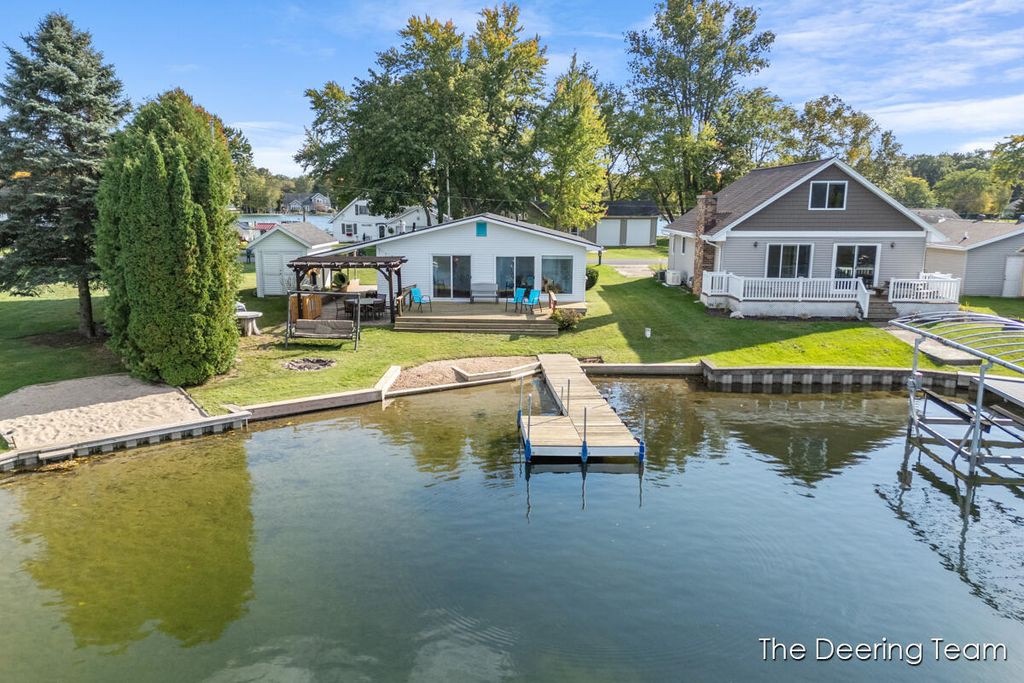 8660 Navaho Trail, Howard City