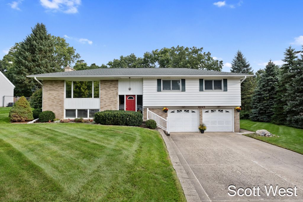 1645 Waldorf Street Nw, Grand Rapids