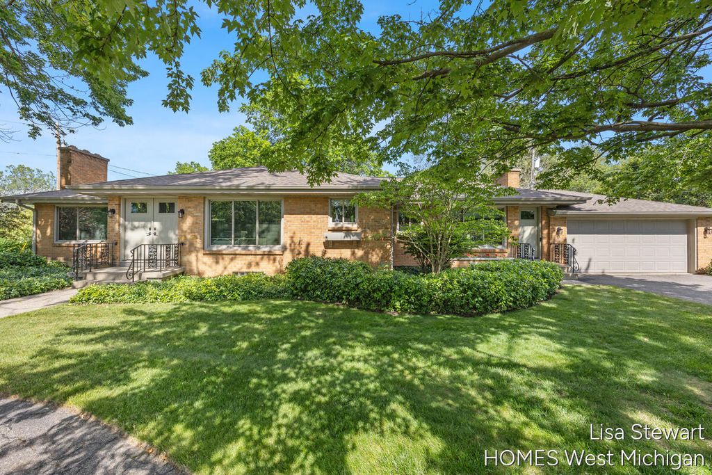 1410 Woodcliff Drive Se, East Grand Rapids