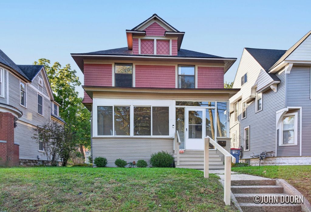 1318 Wealthy Street Se, Grand Rapids