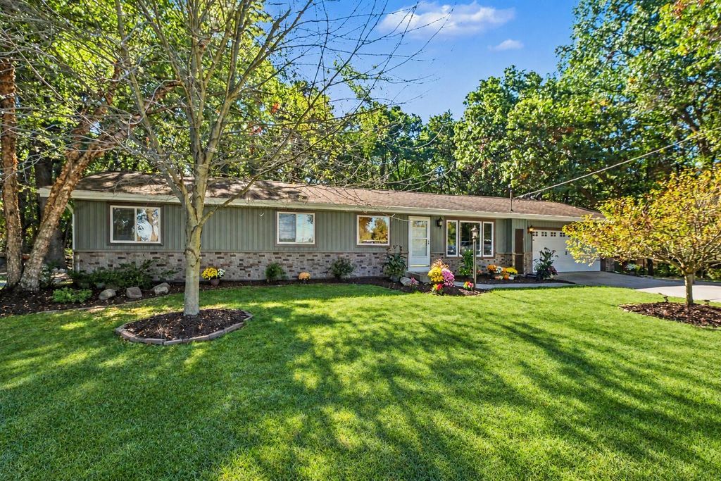 8984 13 Mile Road Ne, Rockford