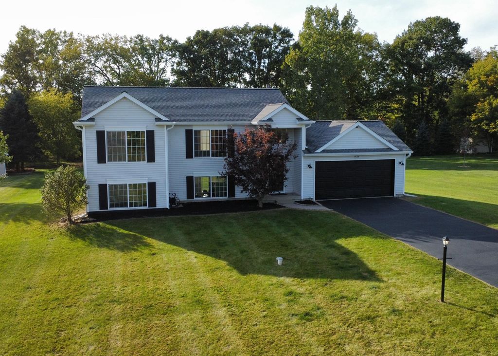 14735 Ivorystone Drive Ne, Cedar Springs
