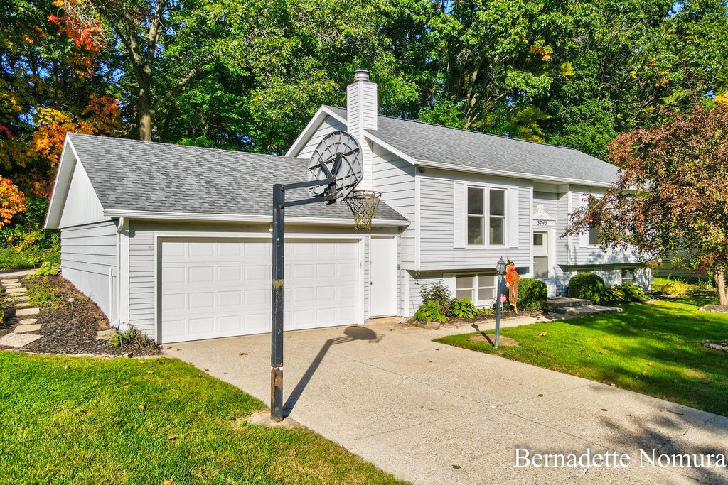 3745 Algansee Drive Ne, Grand Rapids