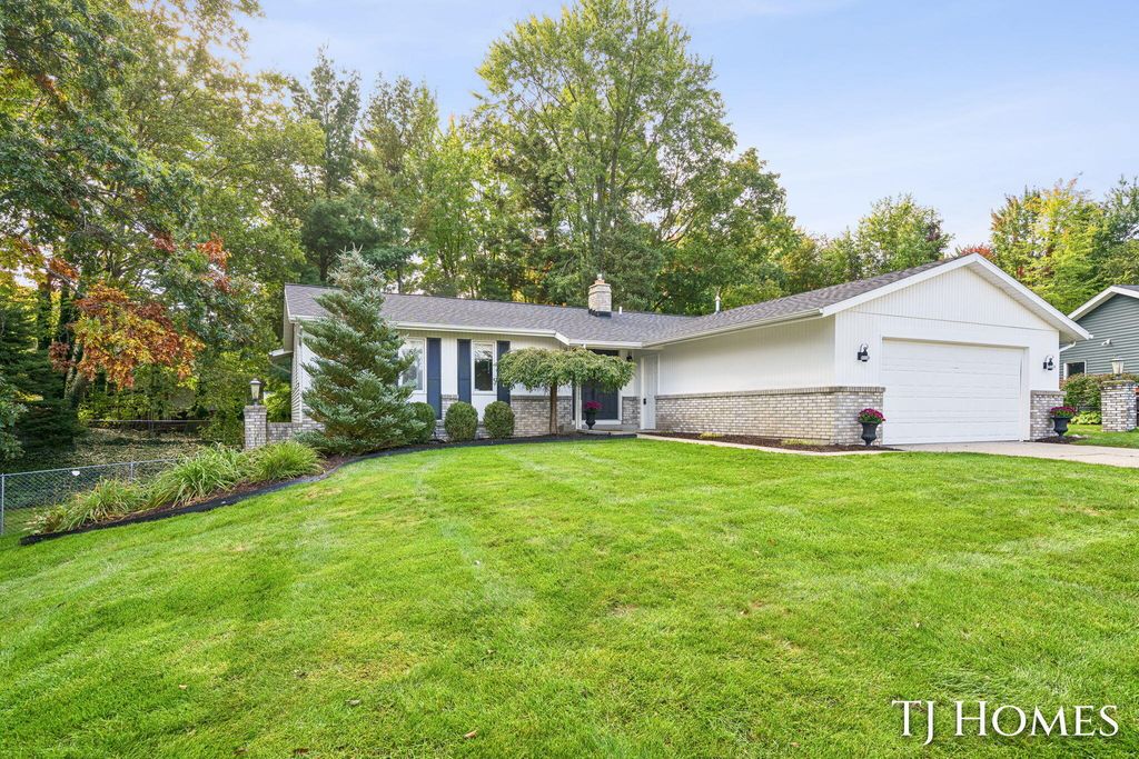 2472 Appleton Drive Ne, Grand Rapids