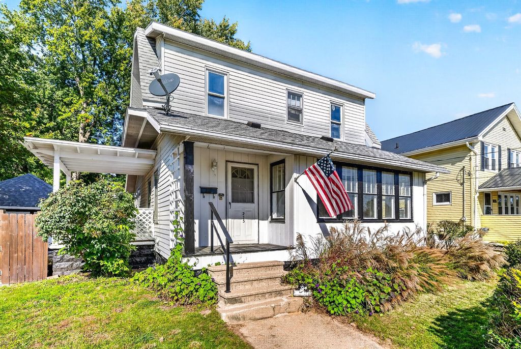 225 E Lincoln Street, Hastings