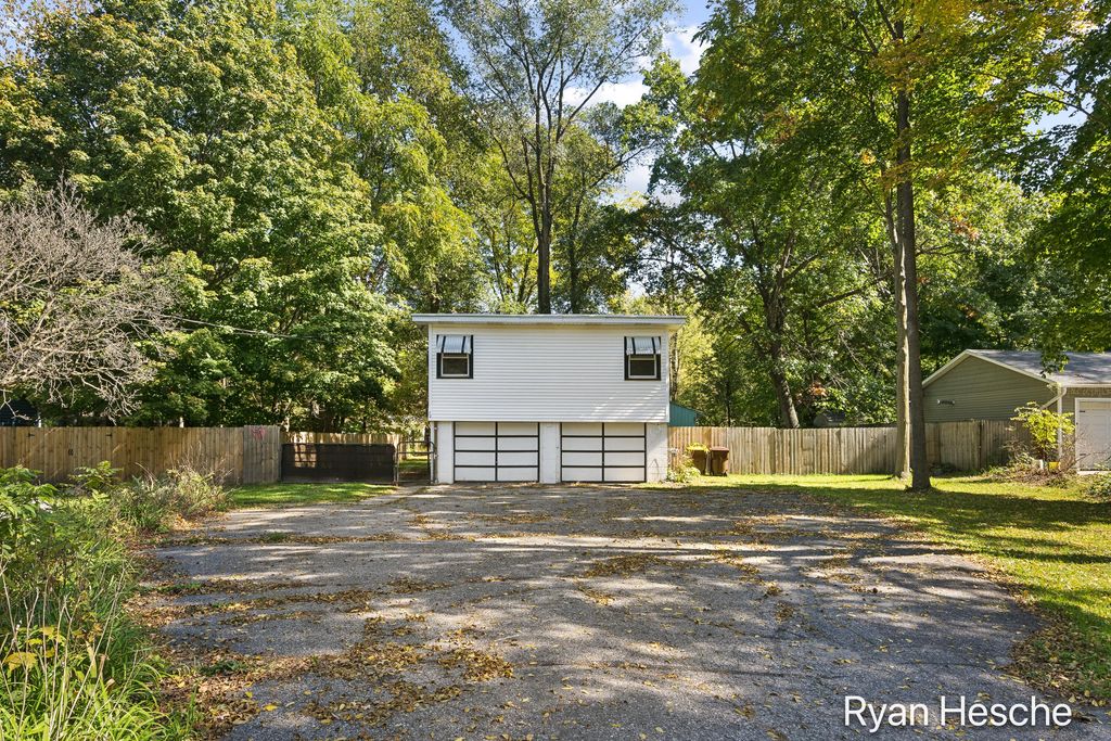 30 S Pleasant Street, Saranac