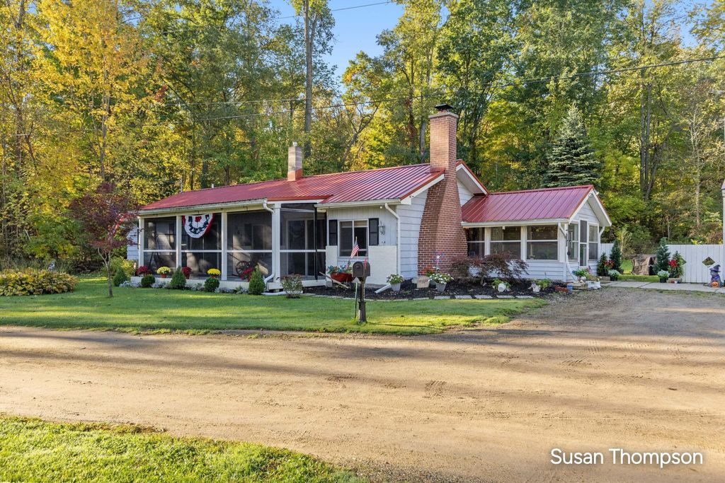 8621 Beachler Road Ne, Greenville