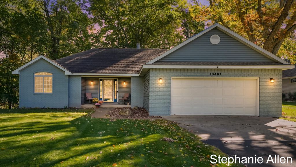 10461 Valley Court, Stanwood
