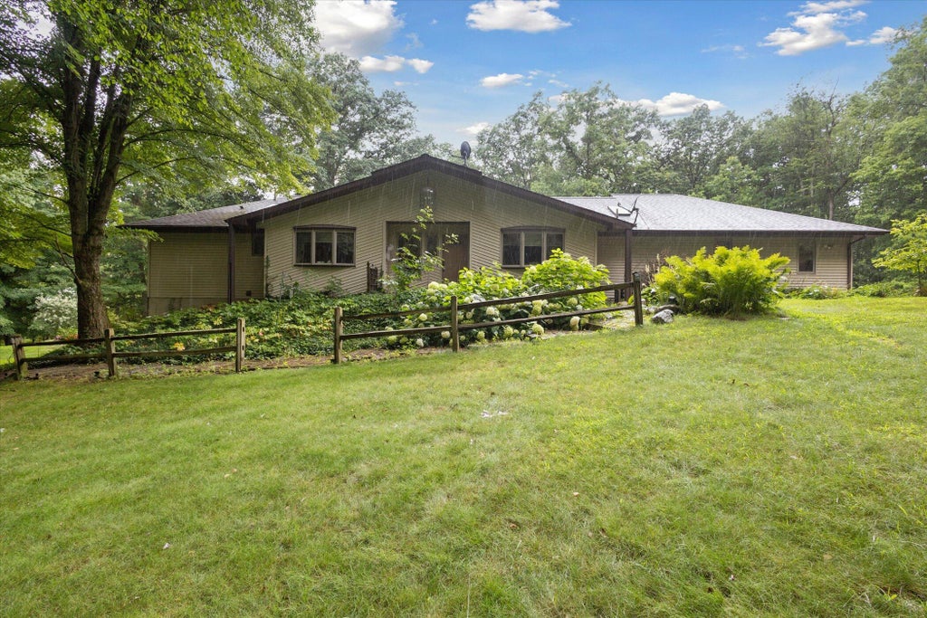 10660 D Drive S, Newton township