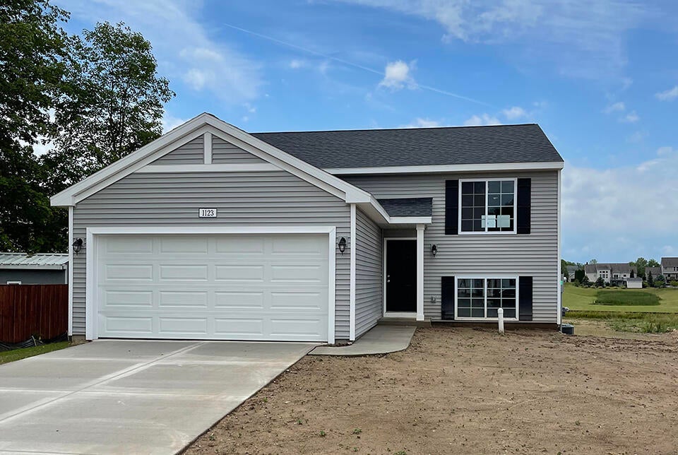 1029 Foxglove Avenue, Vicksburg village