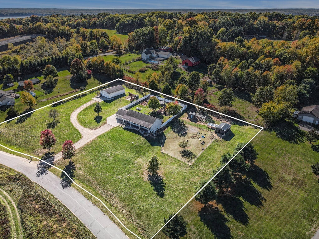 2116 Appy Way, Valley township