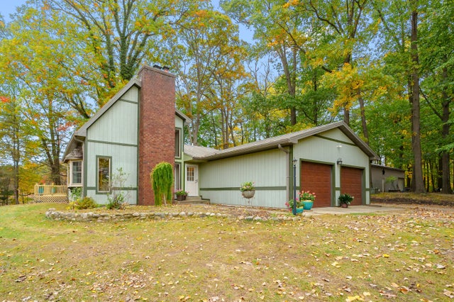 9315 Yund Road, Bainbridge township
