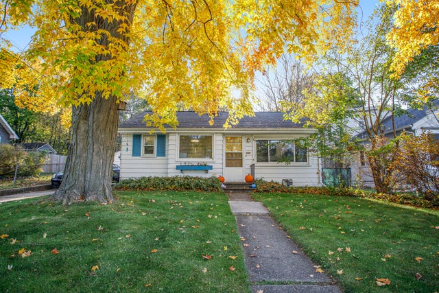 438 Elmhurst Avenue, Parchment city