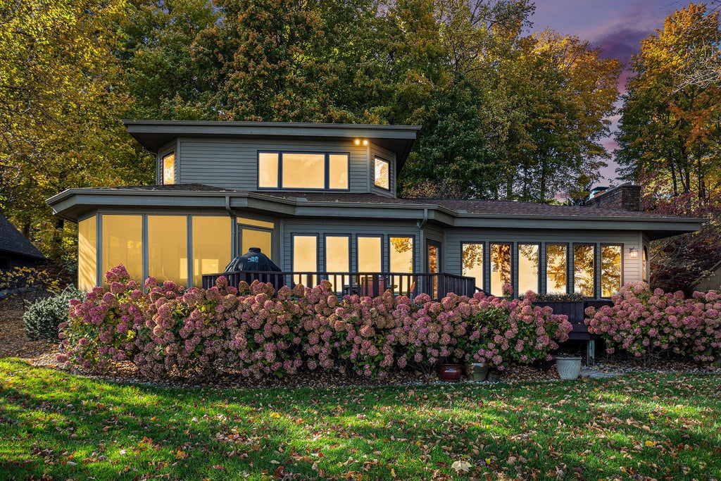 10800 S Interlaken, Richland township