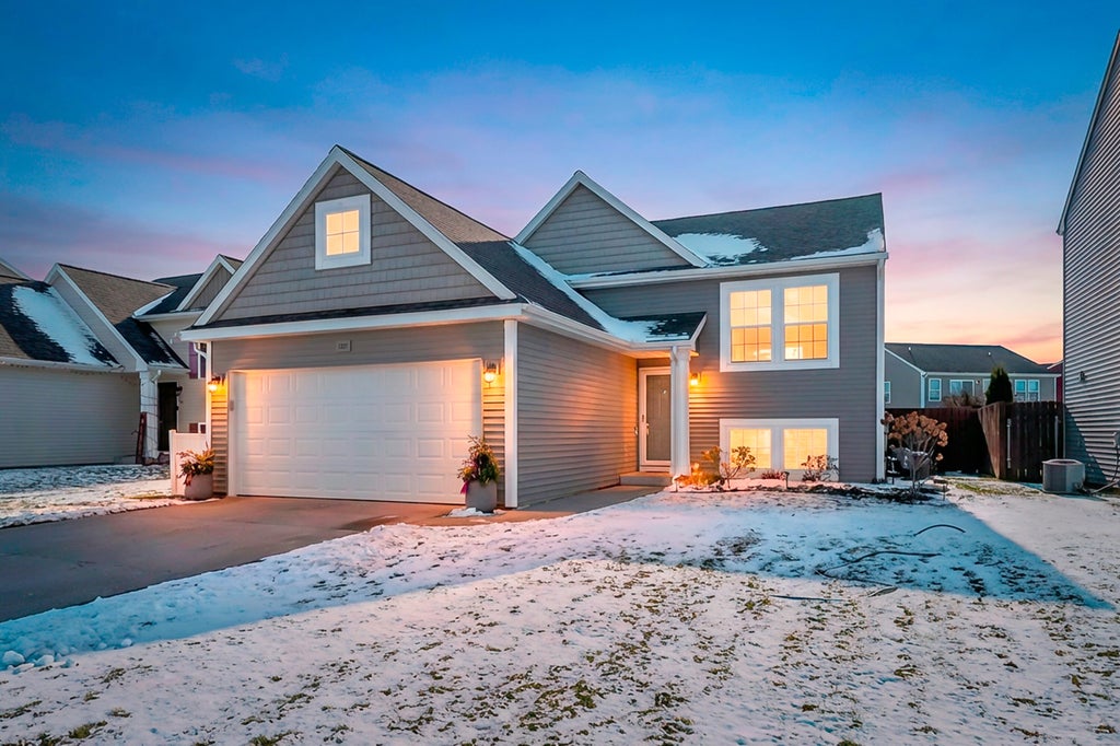 1327 Gardner Pond Lane, Vicksburg village