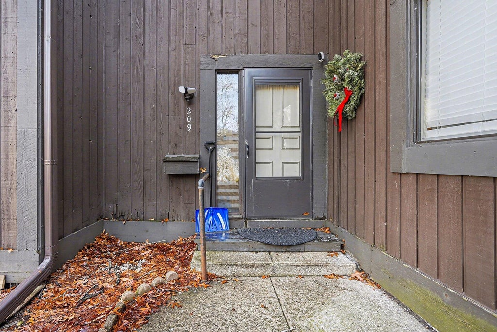 209 Paisley Court Building: 126, Kalamazoo charter township