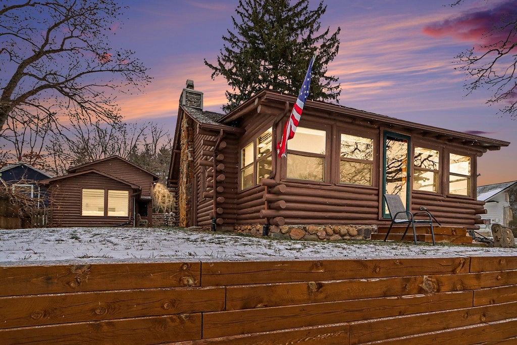 146 W Crooked Lake Drive W, Texas charter township