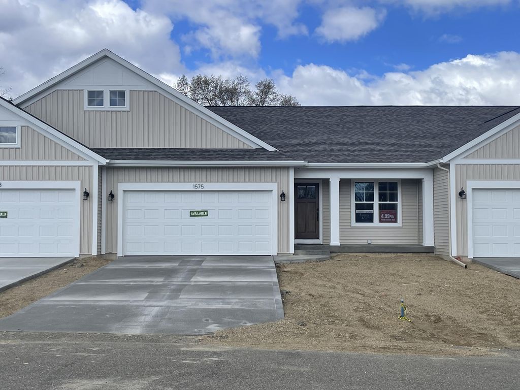1575 N Village Circle, Oshtemo charter township
