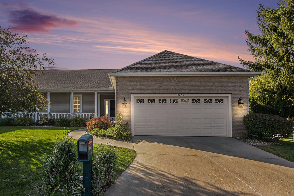 2669 Hunters Bluff, Comstock charter township