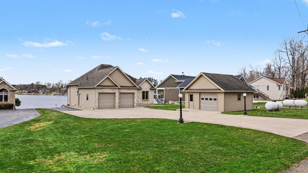 48855 Howard Drive, Lawrence township