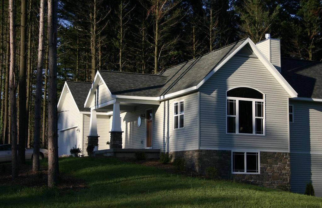 1921 Pineridge Drive, Rutland charter township