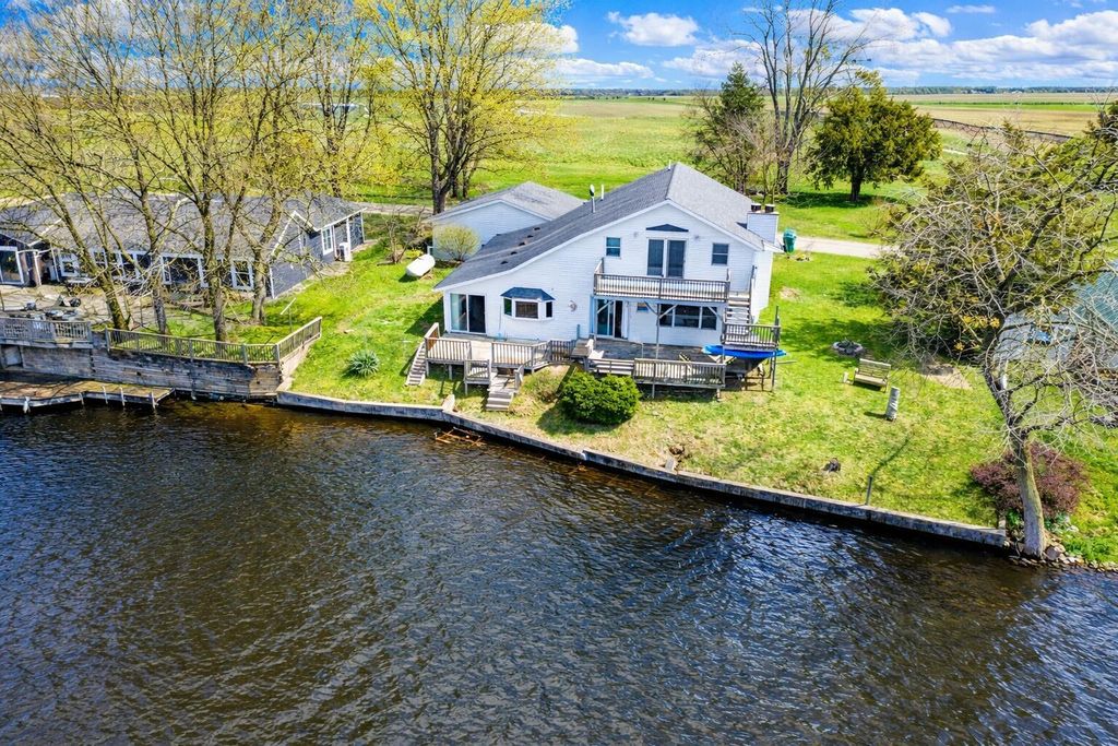 55530 Bucknell Lane, Mendon township