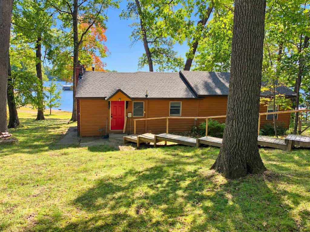 12015 Oakridge Road, Plainwell