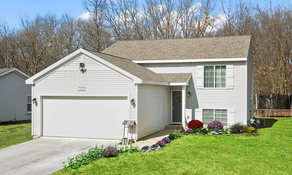 1015 Point Way, Lawton village